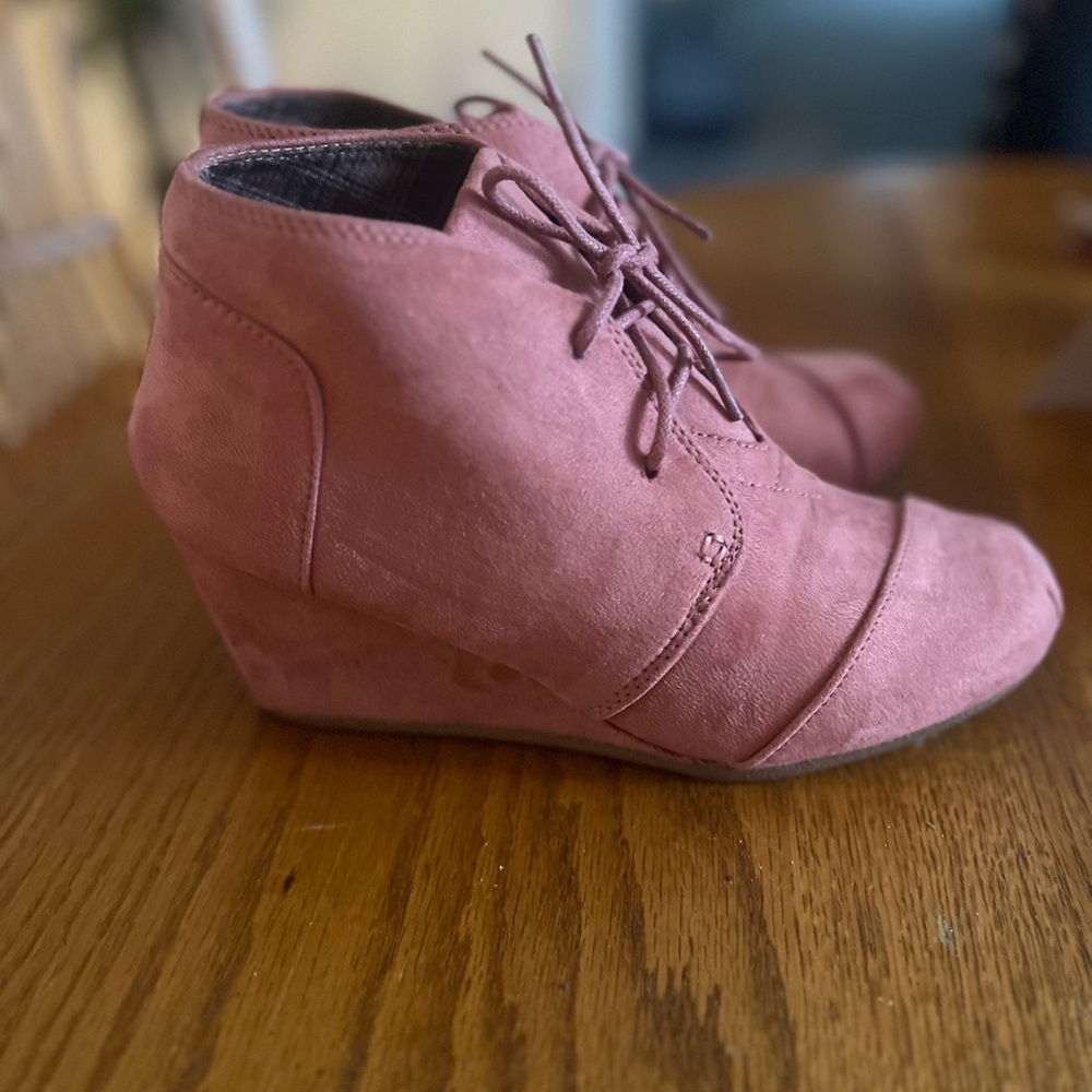 Forever brand mauve wedge bootie